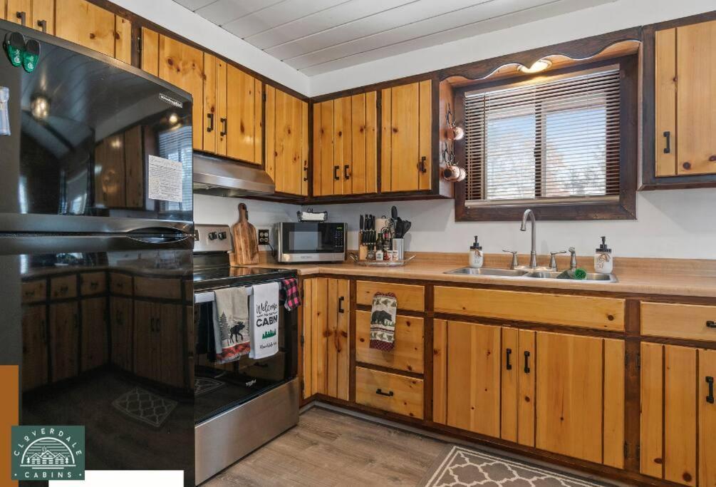 Cozy Cabin With Hottub At Cloverdale Cabins Hinckley Exterior foto
