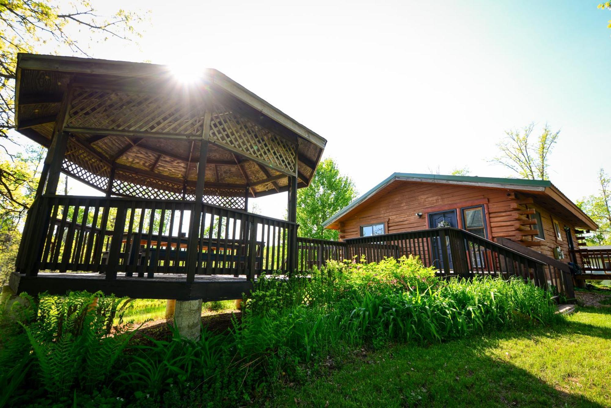 Cozy Cabin With Hottub At Cloverdale Cabins Hinckley Exterior foto